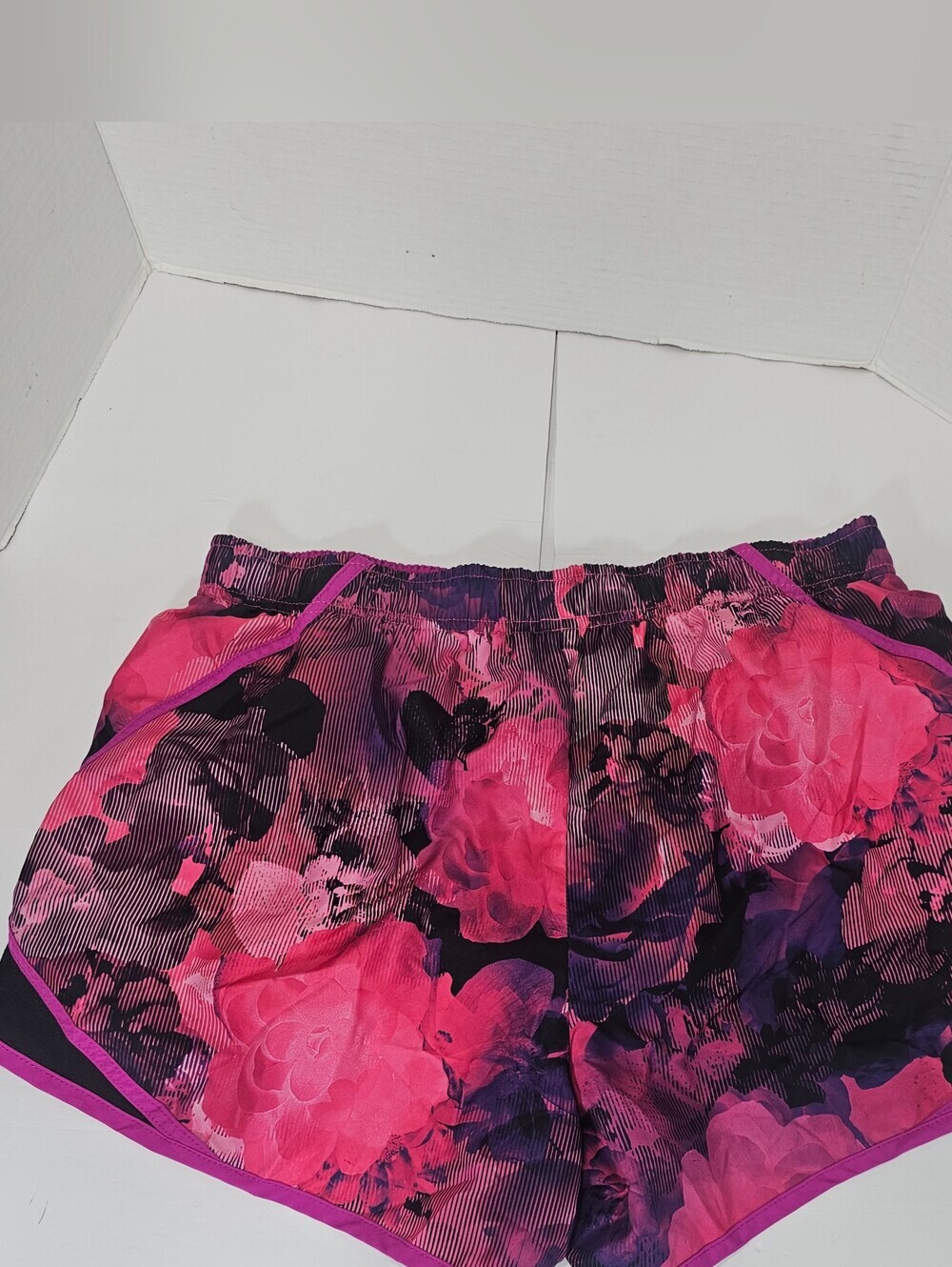 Xersion Pink Floral Athletic Shorts with Purple Trim Sz L
